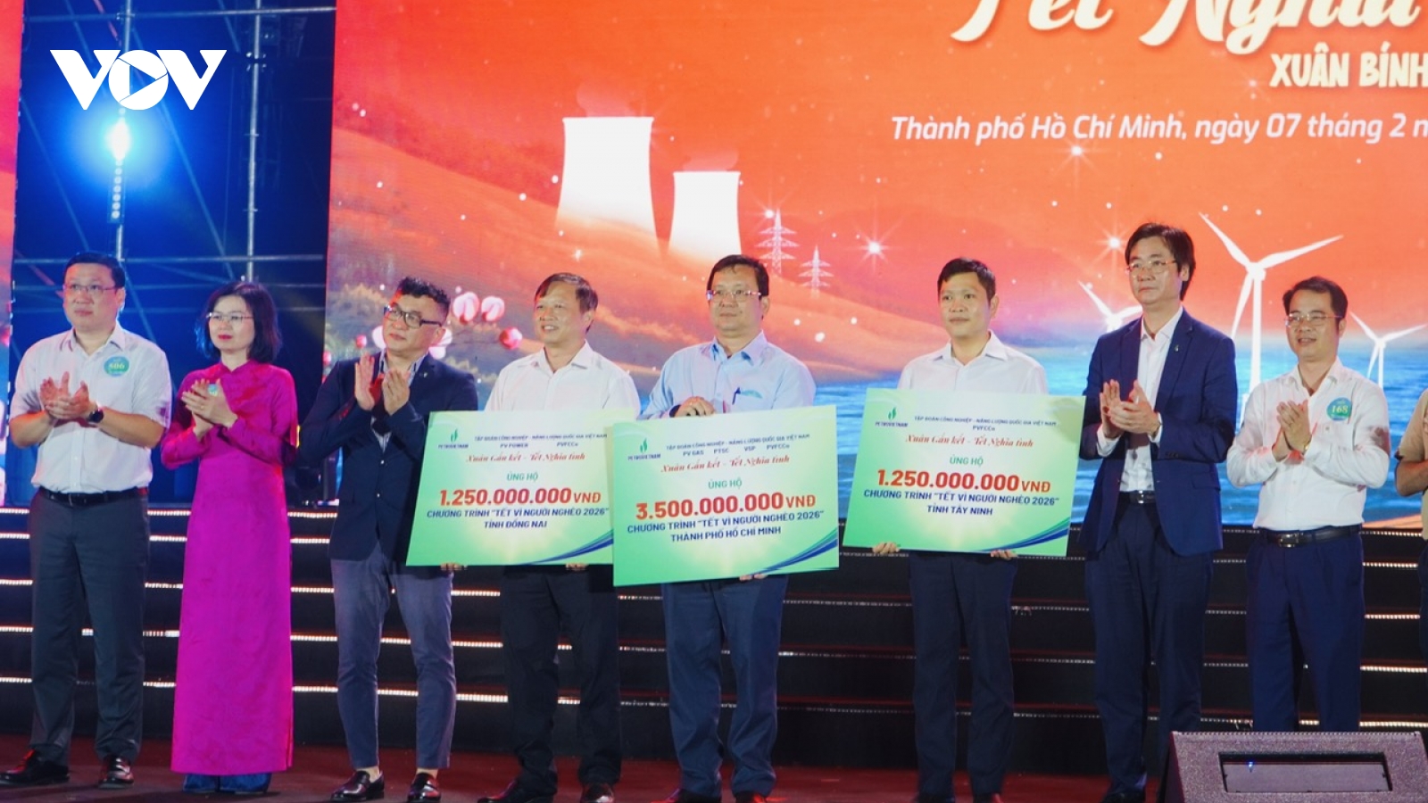 PetroVietnam tặng quà Tết, trao 6 tỷ đồng ủng hộ "Vì người nghèo 2026"